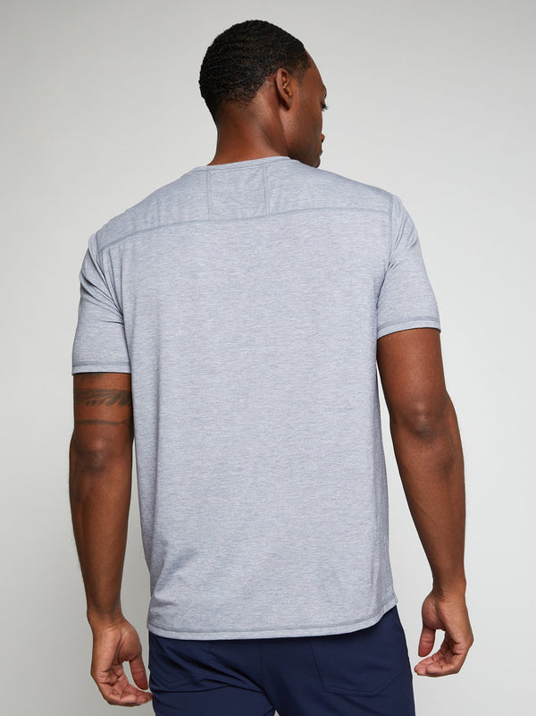 Men's versatile active crewneck shirt in gray