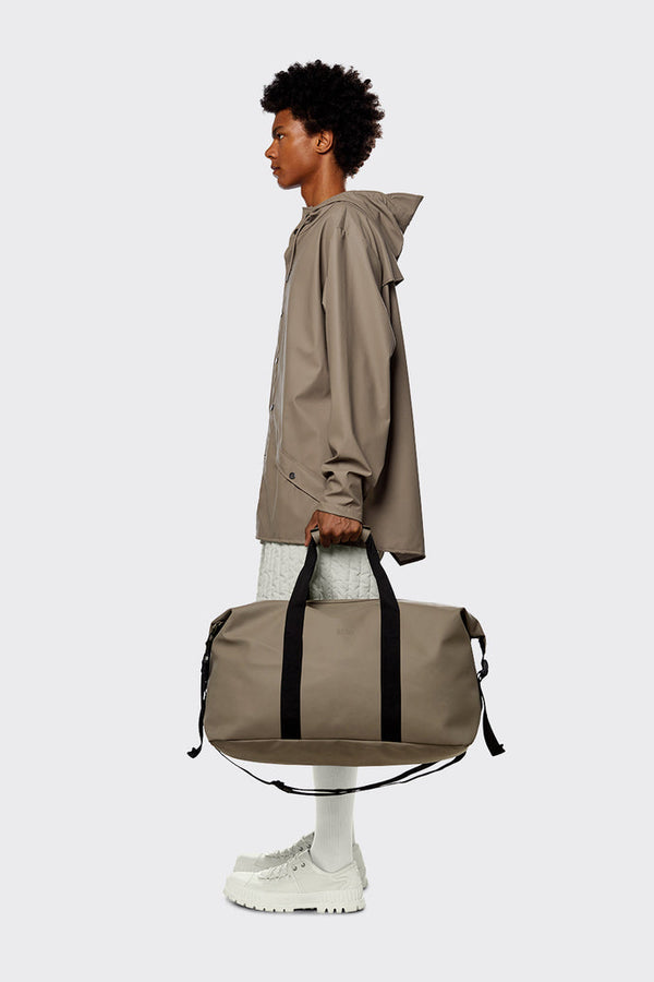 Waterproof, minimalistic duffel bag with a single main compartment in taupe