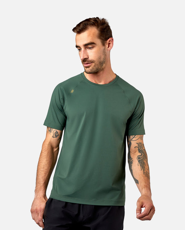 Men's performance crewneck t-shirt in color evergreen. Moisture-wicking shirt. 