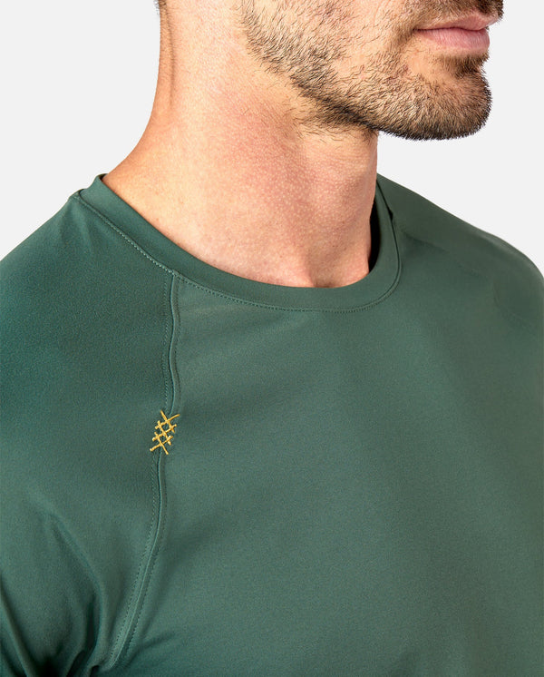 Men's performance crewneck t-shirt in color evergreen. Moisture-wicking shirt. 