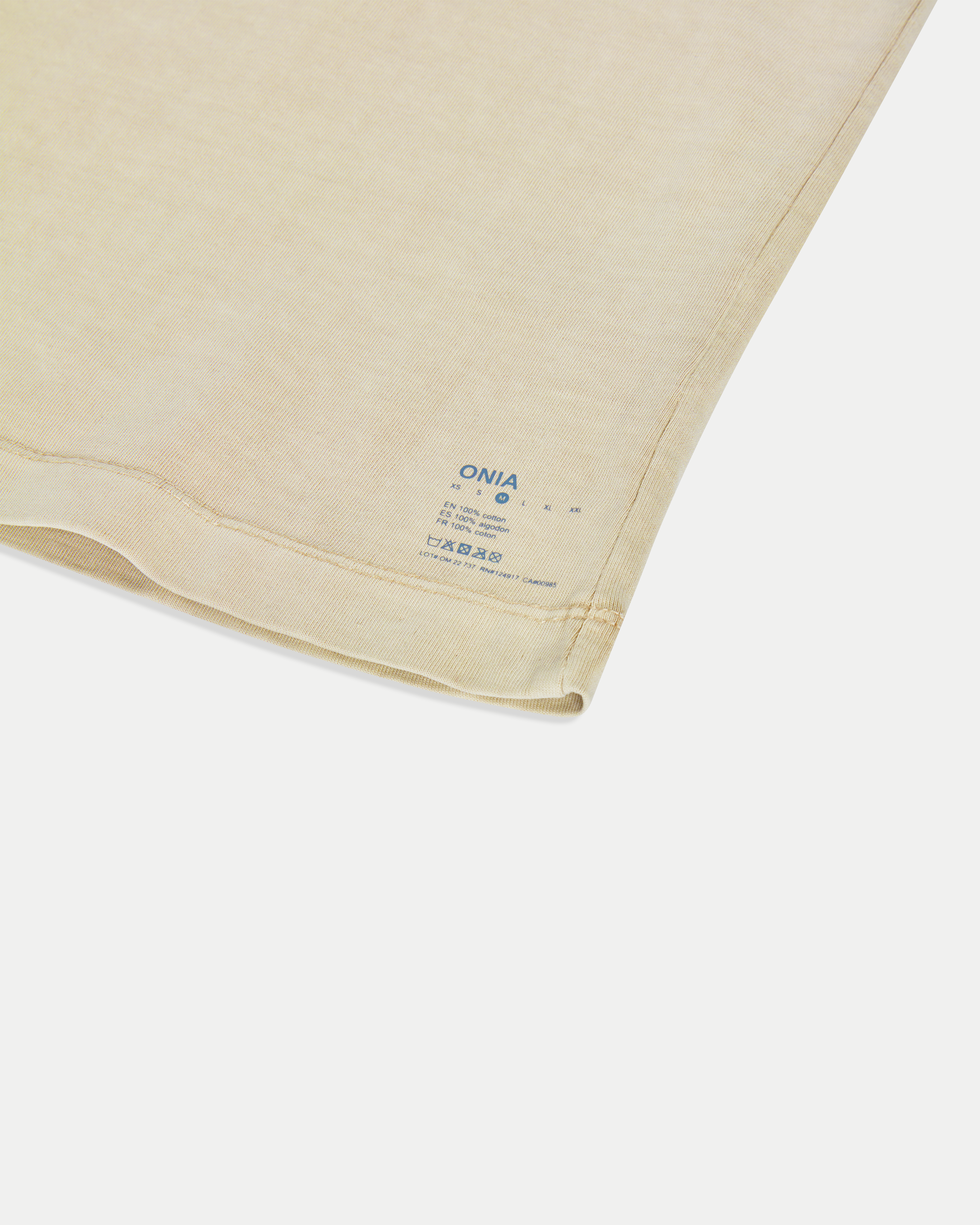 Men's simple, comfortable crewneck t-shirt in cotton. Color beige