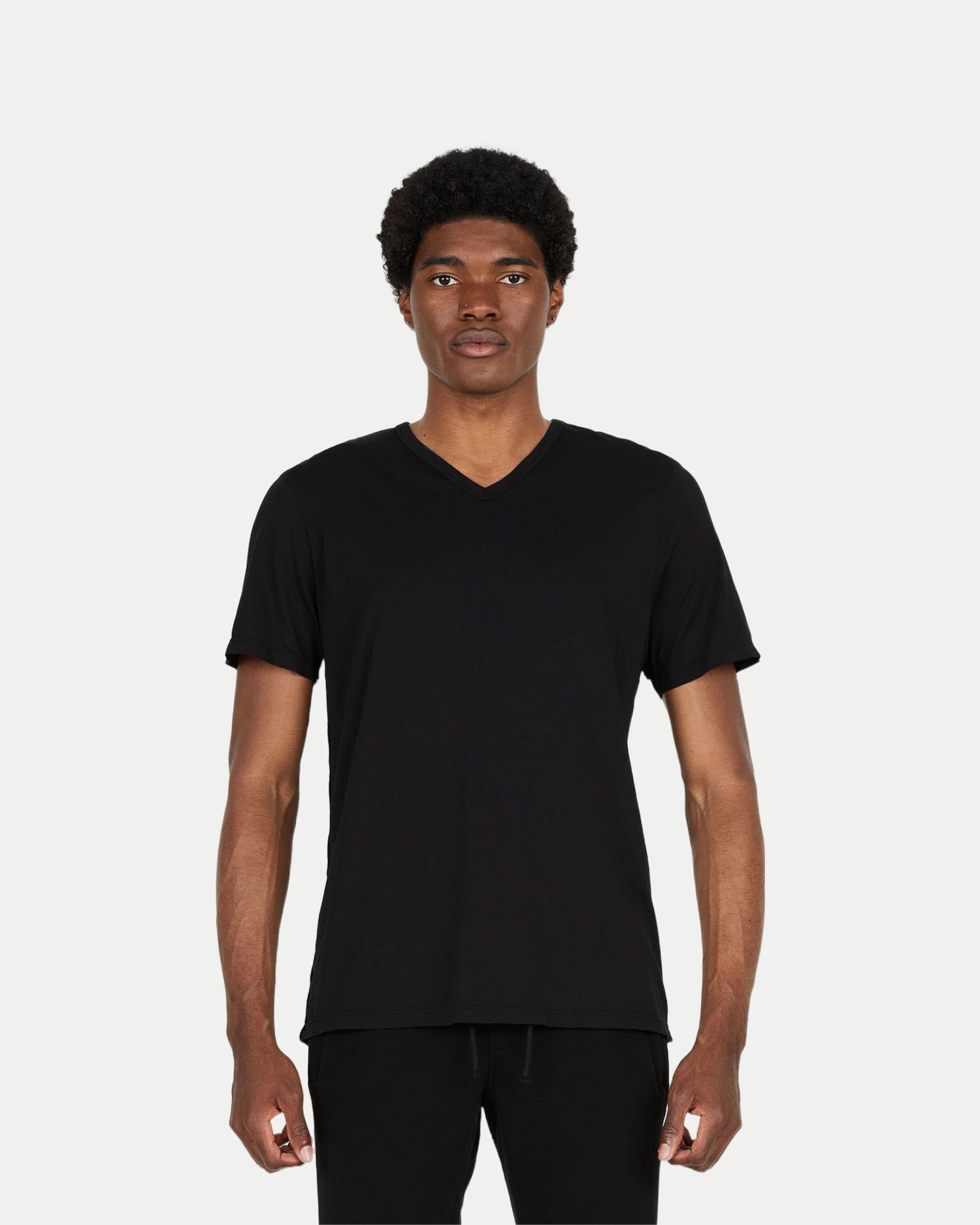 Men's everyday classic v-neck shirt in black