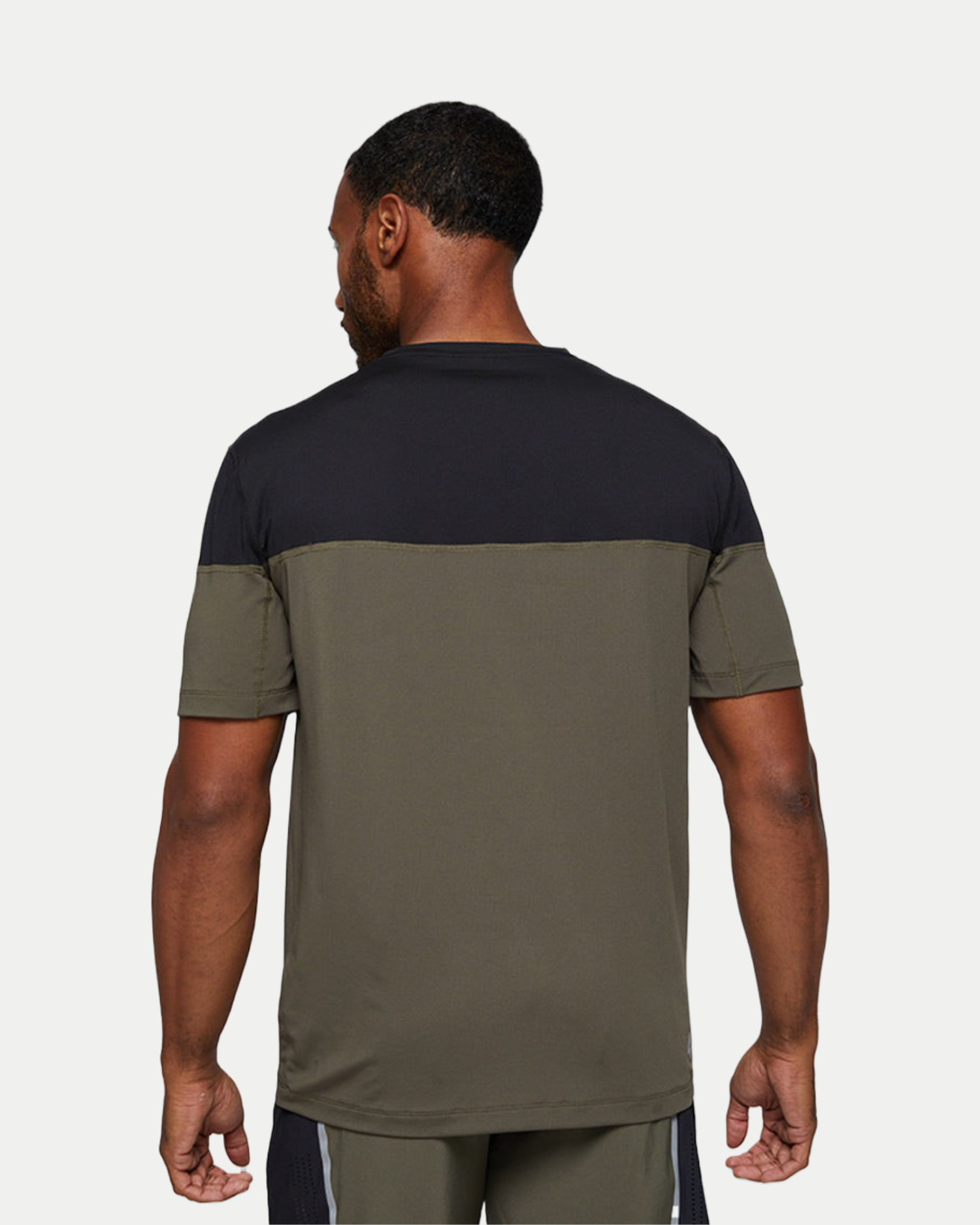 Men's training two-toned crewneck t-shirt in army green/black