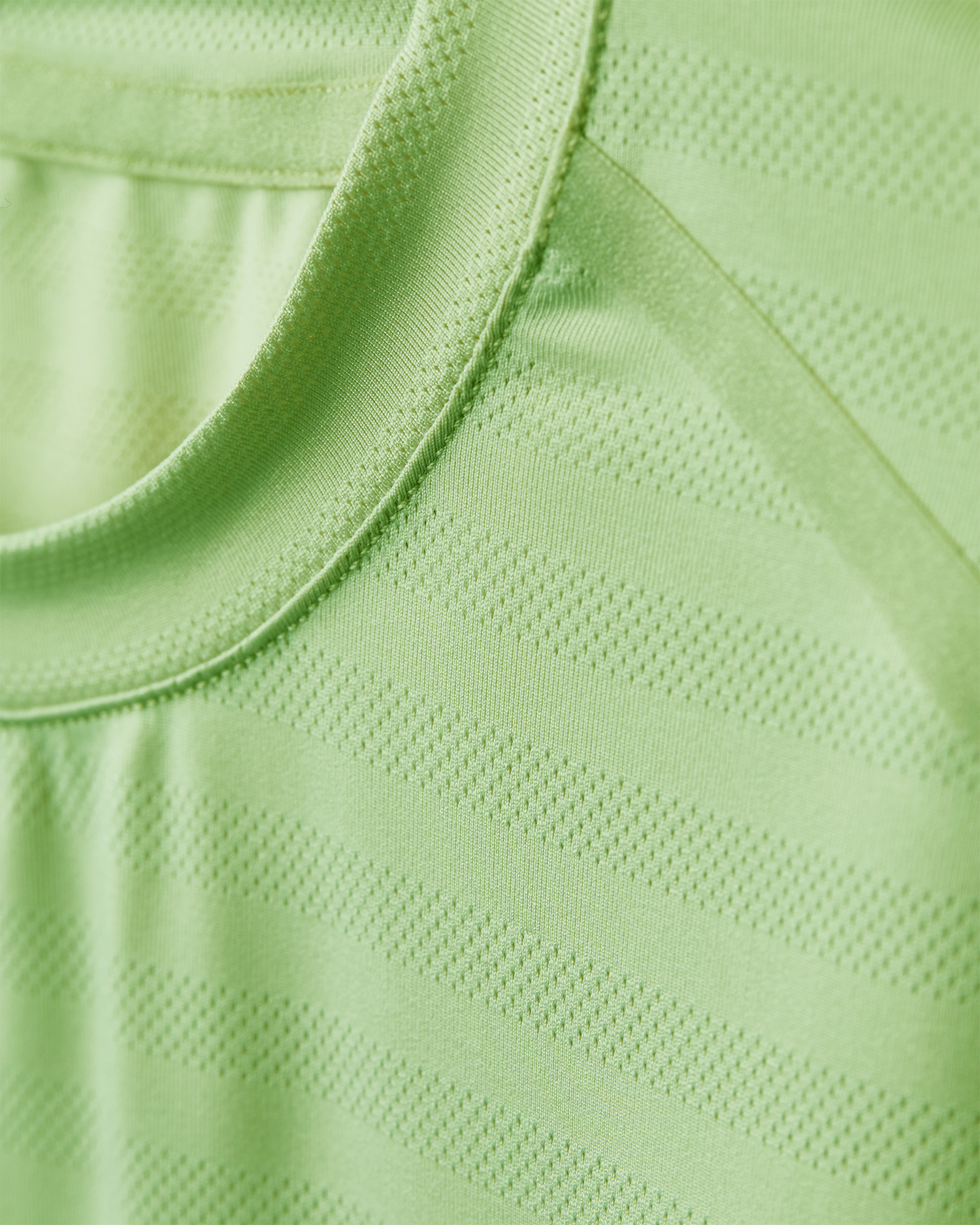 Men's running crewneck t-shirt in color tomatillo