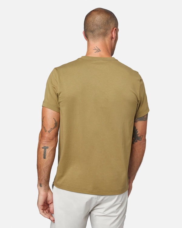 Men's classic sustainable crewneck tee in color camel