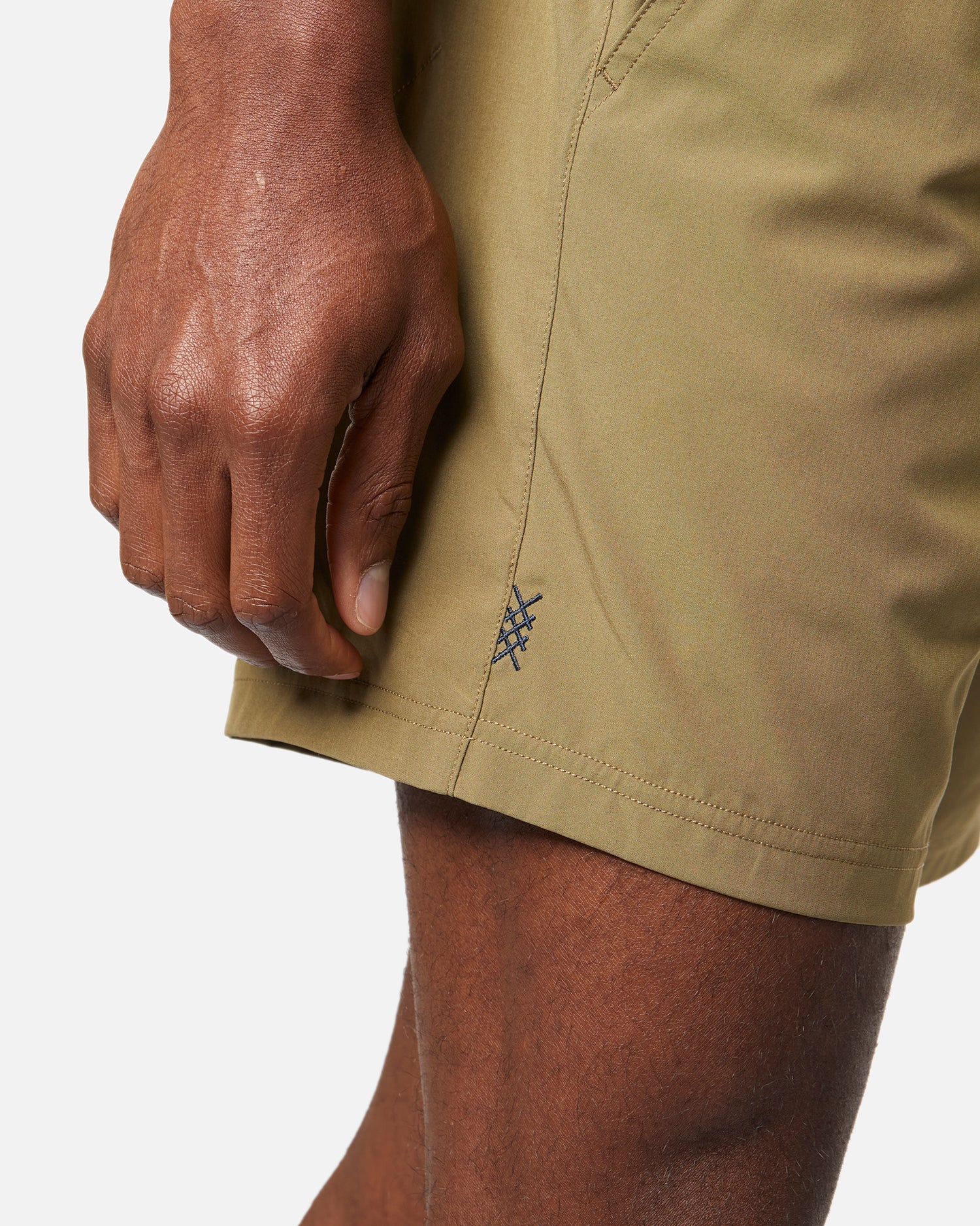 Men's 7 inch training short in color camel
