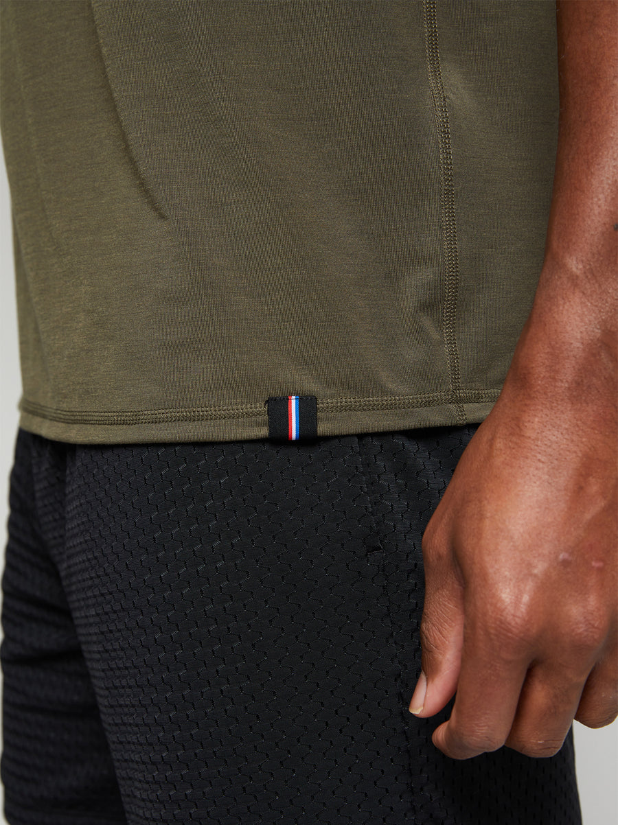 Men's sustainable performance muscle tee in army green