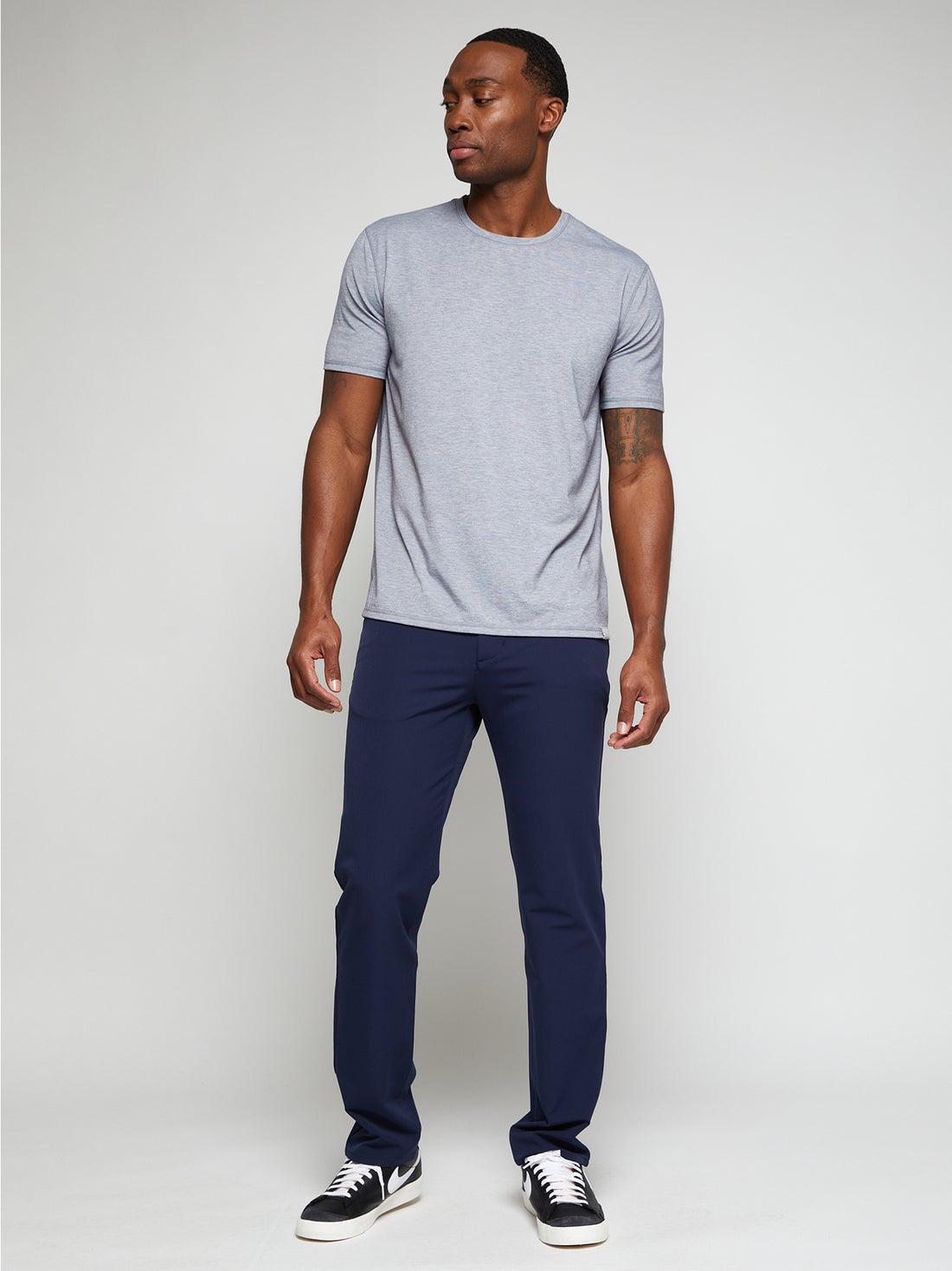 Men's versatile active crewneck shirt in gray