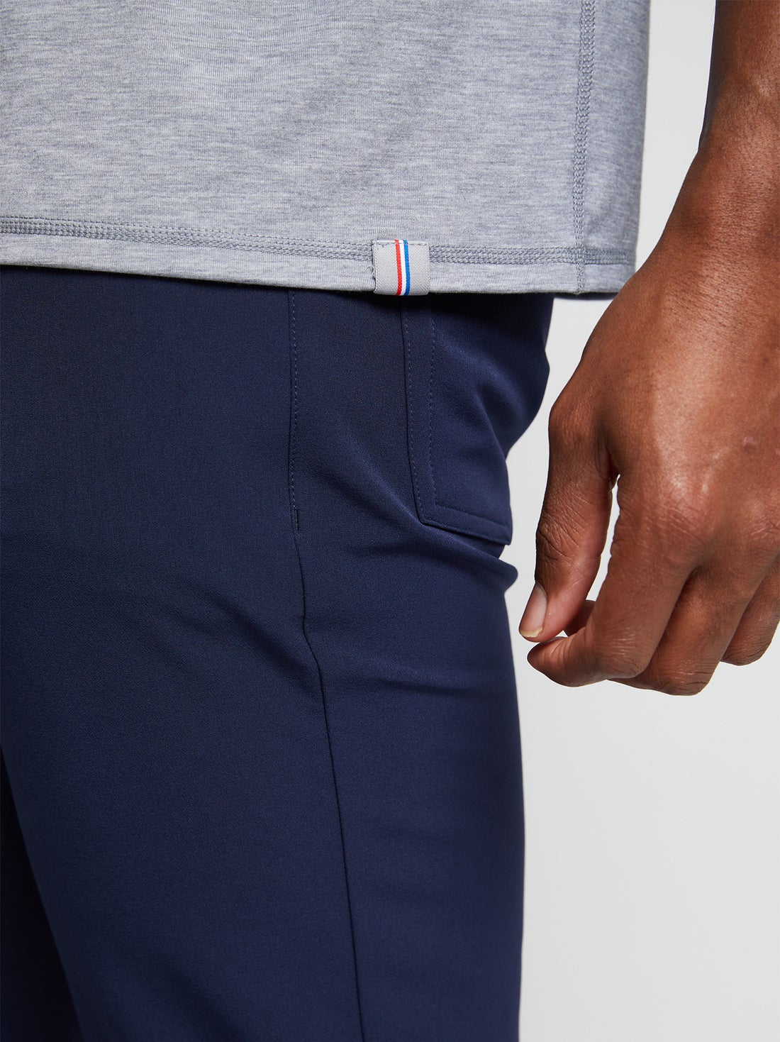 Men's versatile active crewneck shirt in gray