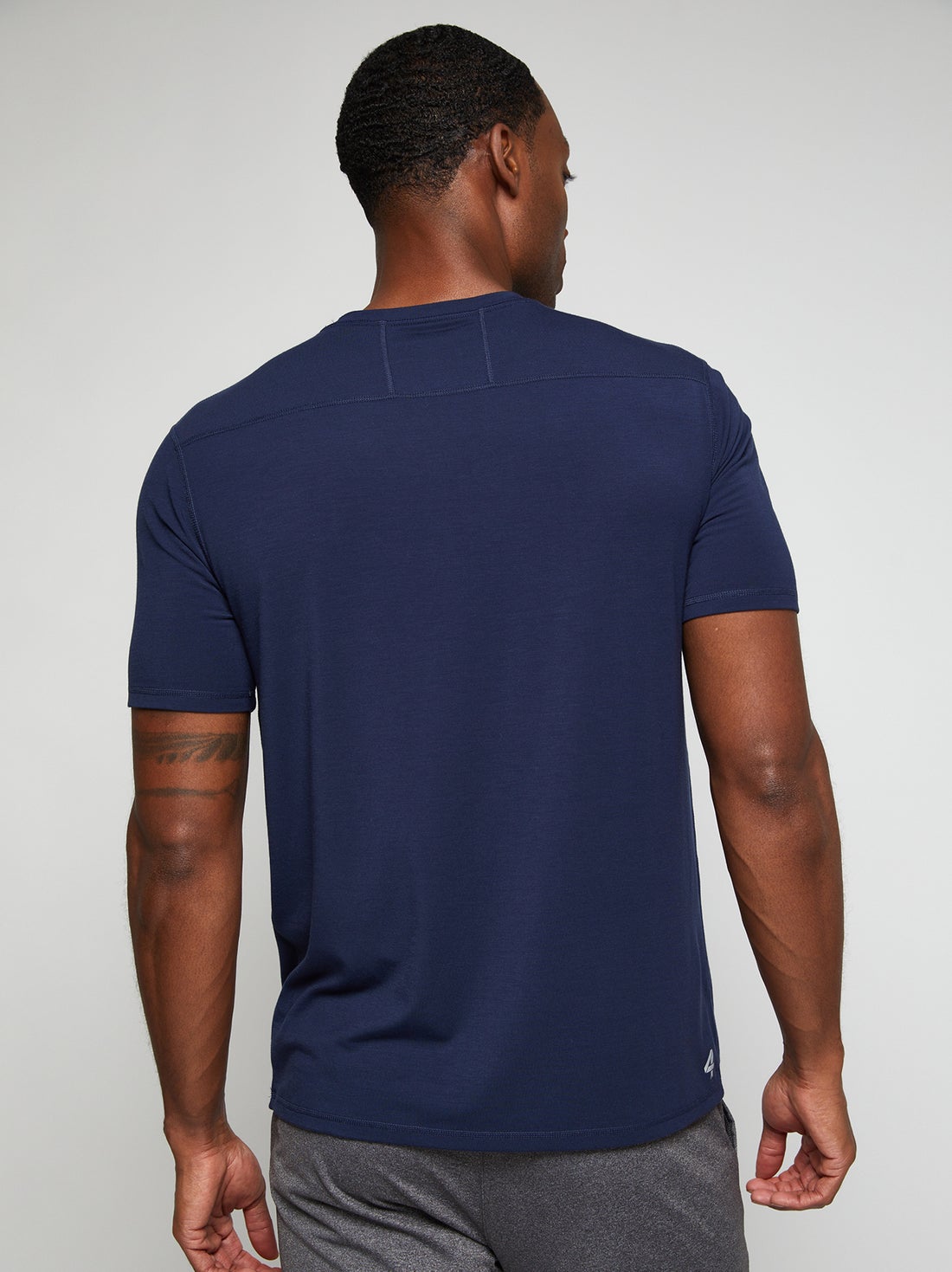 Men's versatile active shirt in navy blue
