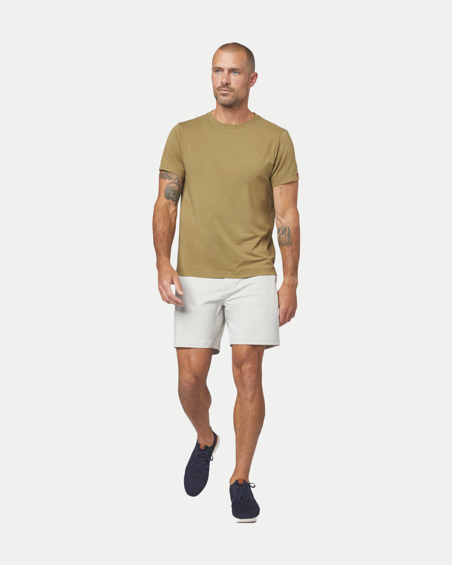 Men's classic sustainable crewneck tee in color camel