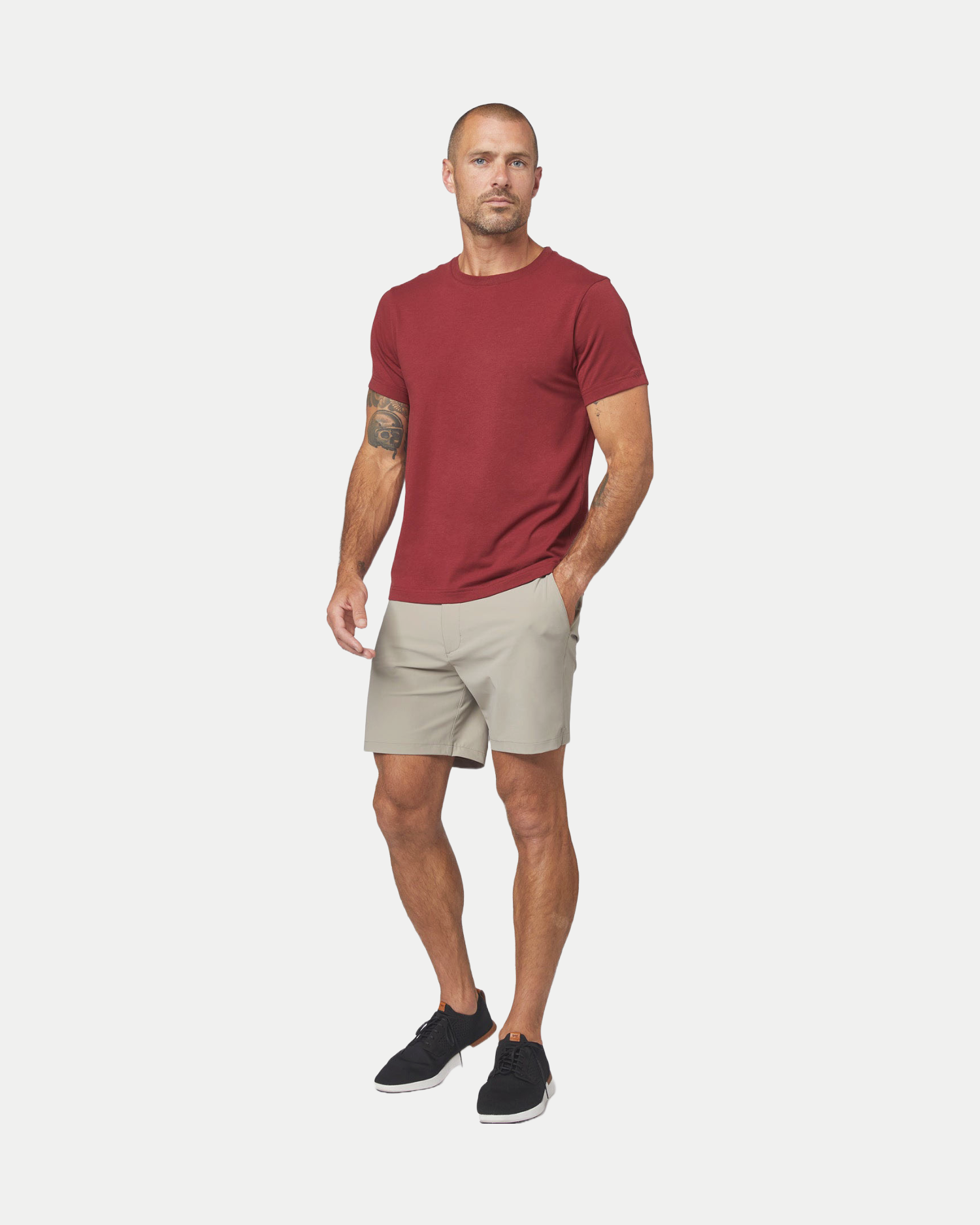 Men's classic sustainable crewneck tee in burgundy