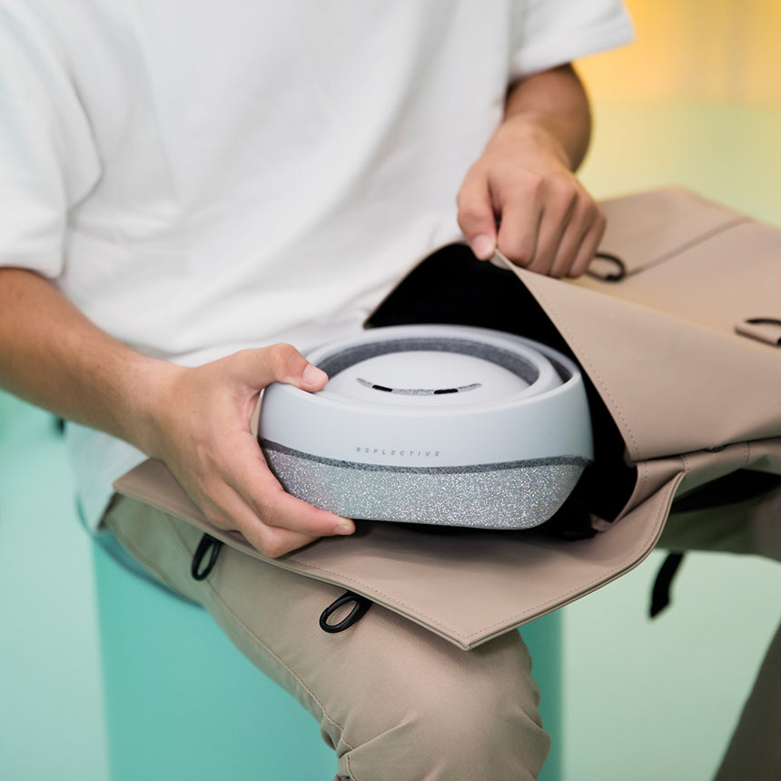 Reflectable, foldable, safe helmet in color pearl